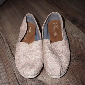 TOMS women’s classics pink, size 5.5
